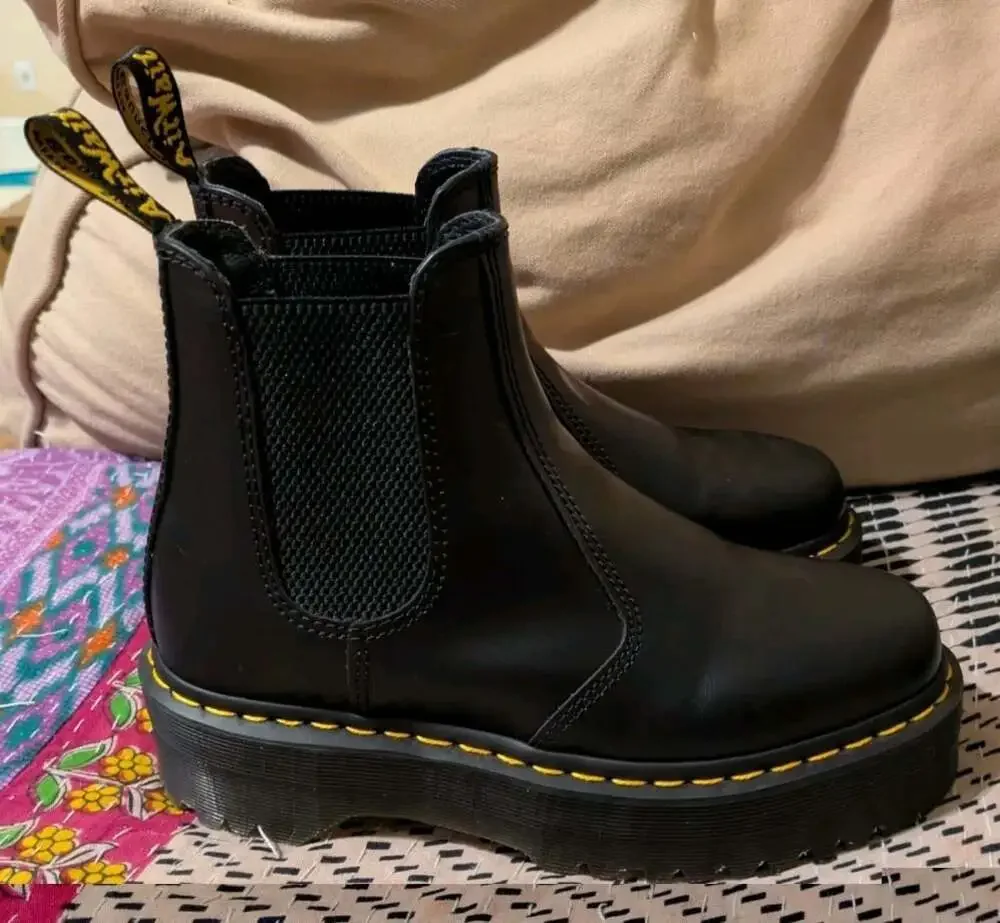 Dr. Martens 2976 Quad Black Smooth Leather Platform Chelsea Boots Women’s Size 7